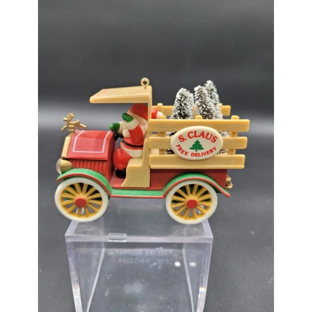 Vtg‎ 1984 Christmas Hallmark Keepsake Ornament Santa's Deliveries 6th in Series